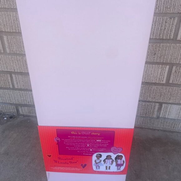 Our Generation Fashion Starter Kit in Gift Box Rosalind with Mix & Match Outfits - Picture 4 of 5